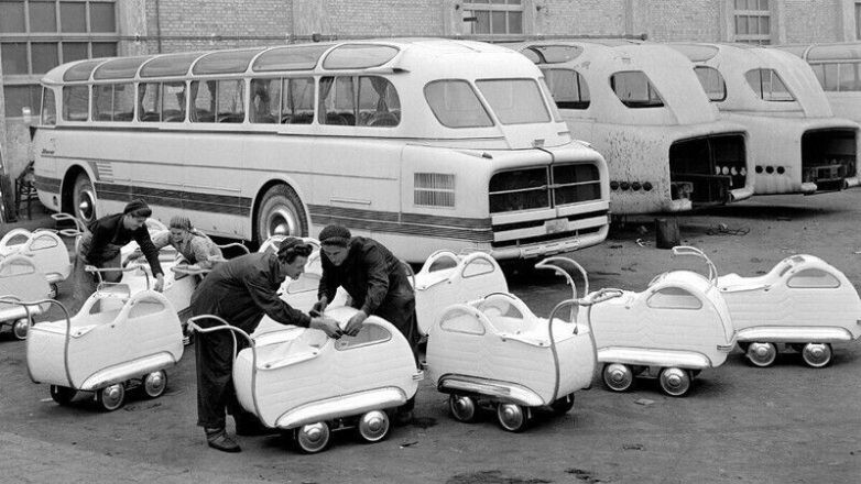 Не только автобусы. Детские коляски на заводе «Икарус»,  Венгрия 1954