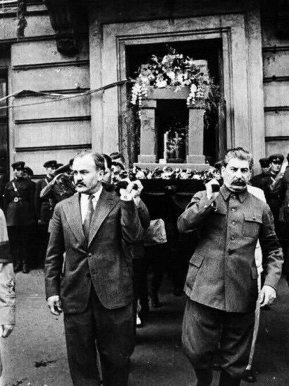 Капсулы времени: истории, спрятанные в старых альбомах