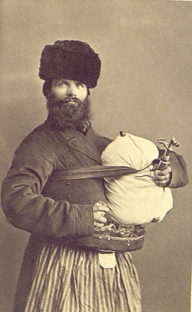Продавец сбитня. Санкт-Петербург, 1860-е. Автор В. А. Каррик