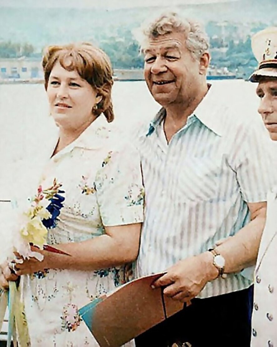 Нонна Мордюкова и Станислав Чекан. Советские актеры запечатлены на месте съемок фильма «Бриллиантовая рука» 