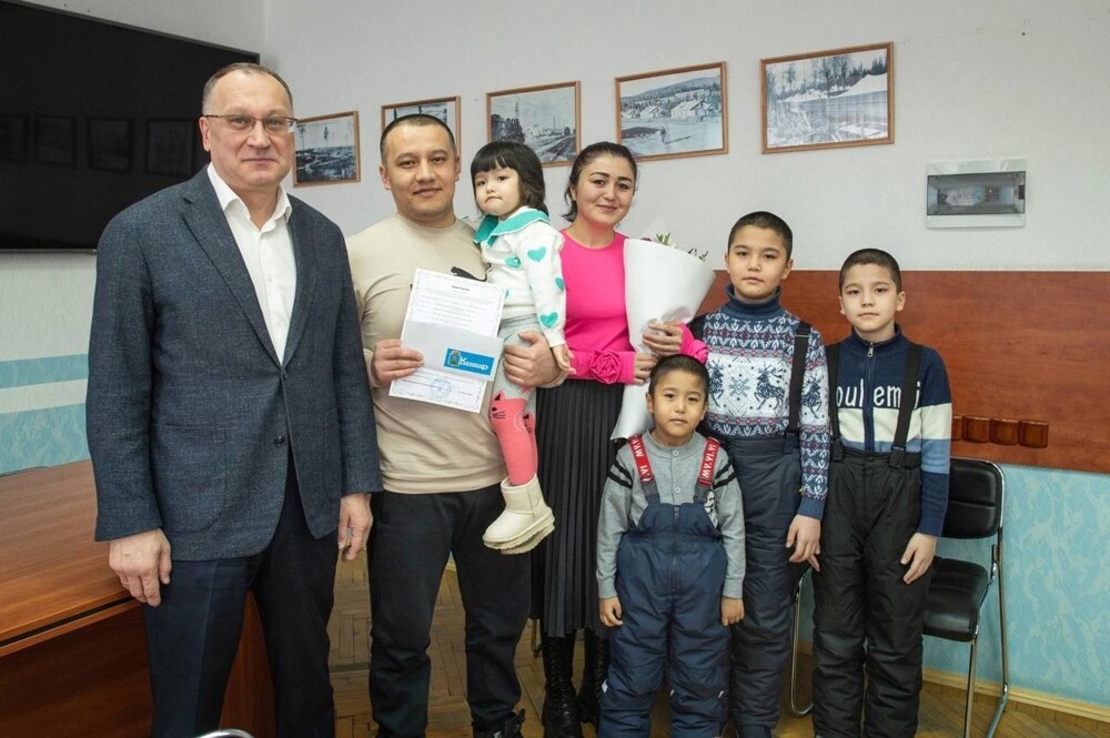 В городе Качканар (Свердловская область) семье новых россиян из Таджикистана выдали жилищные сертификаты