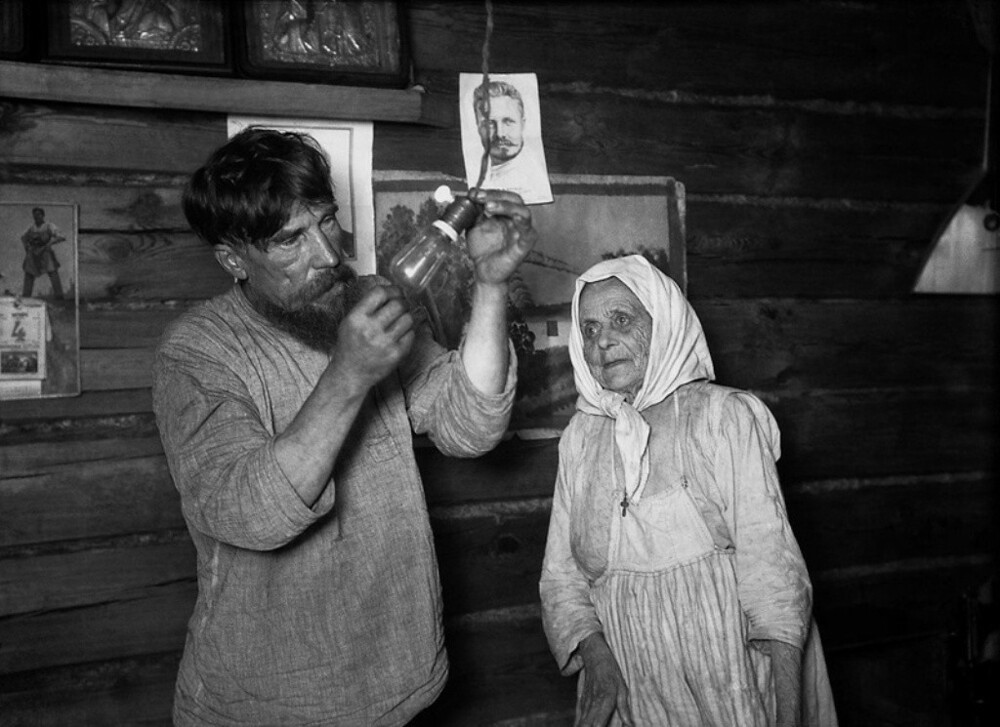 «Лампочка Ильича» Московская губ., дер. Ботино Дата съемки: 1925 год Фотограф Аркадий Шайхет