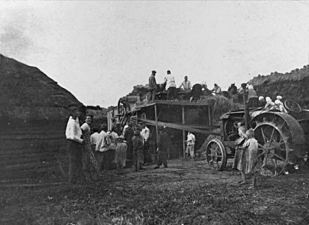 В деревне Болотихово. Брянская область. Жирятинский район. 1938 год.