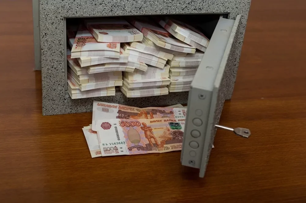 Подросток из Москвы вскрыл родительский сейф и отдал мошенникам 200 миллионов рублей