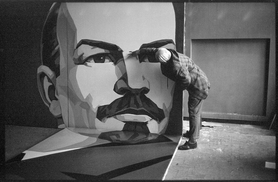 Худсовет принимает панно. 1 апреля 1983 года. Фотограф Александр Бобкин.