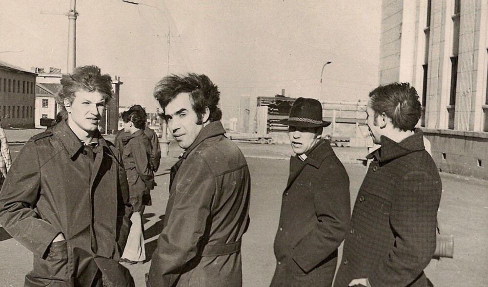 После работы. Механический завод. 14 июля 1982 года. Фотограф Виктор Колонтаев. г. Норильск