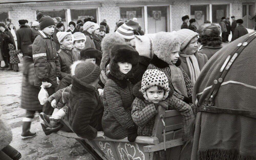 Проводы русской зимы в поселке Некрасовское. 9 марта 1984 года. Фотограф Владимир Романов.