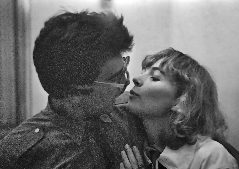 «На свадьбе не все целующиеся – молодожены». 16–17 сентября 1983 года. Фотограф Павел Сухарев.