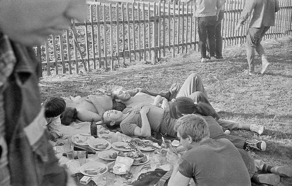 «Кажется, вечер субботы удался». Июль 1983 года. Фотограф Павел Сухарев.