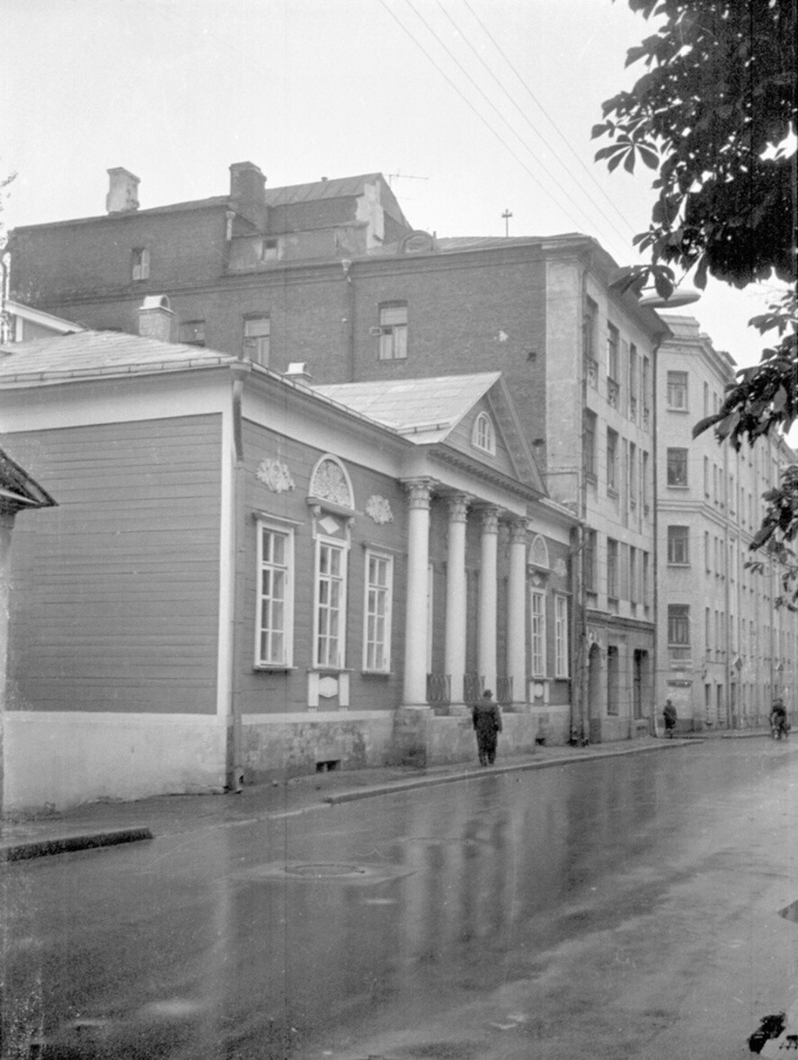 Архив Владимира Александровича Карлова. Московские дома и улицы 80-х годов. 1984–1985 годы. Фотограф Алексей Быстров.