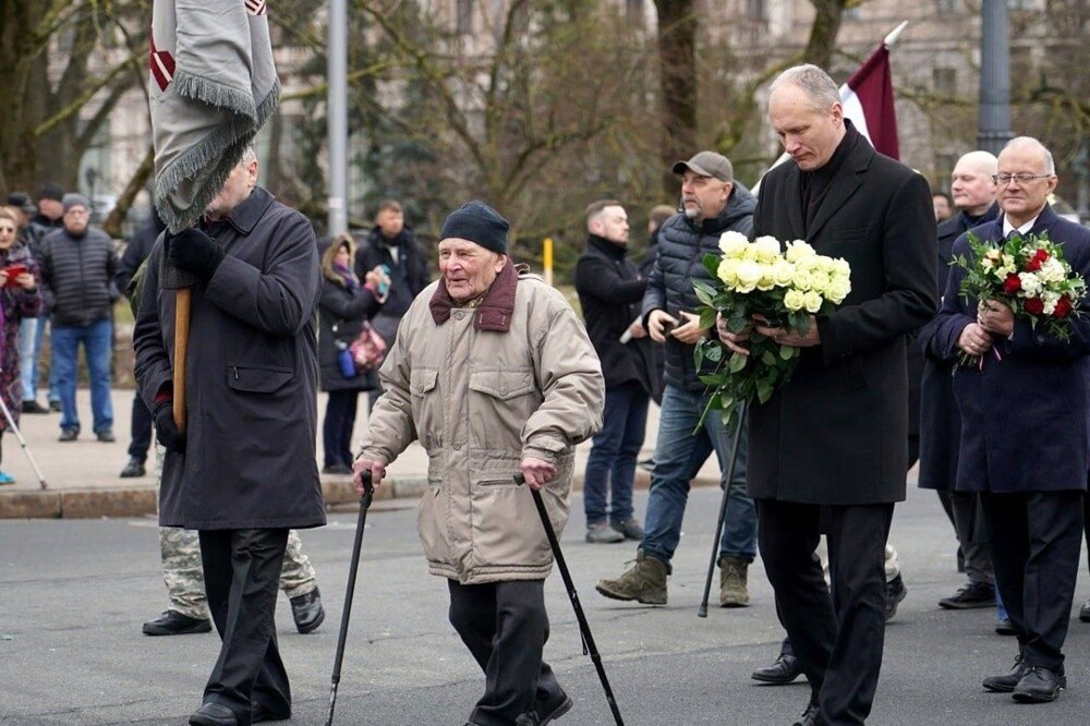 Престарелый эсэовец возглавил шествие неонацистов в Риге 16 марта