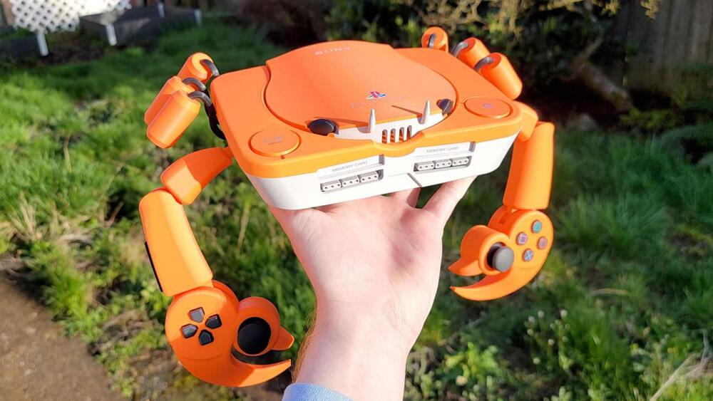 Парень превратил первую PlayStation в "крабстейшн"
