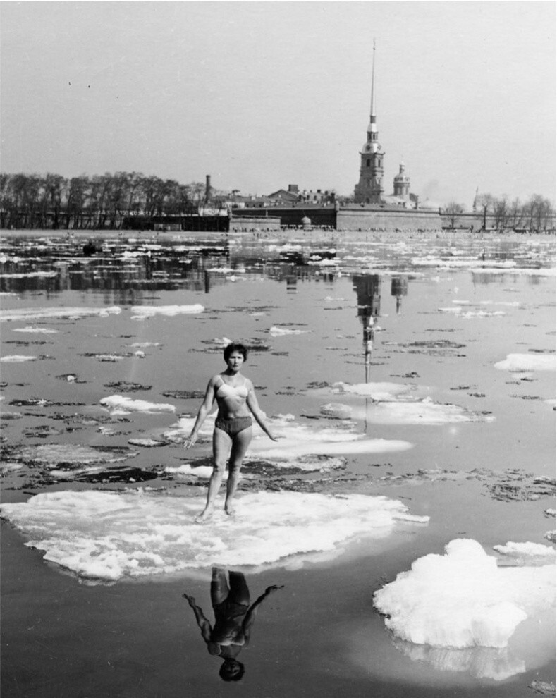 Вот такие "моржи" плавали на льдинах по Неве в Ленинграде 1962 года :)
