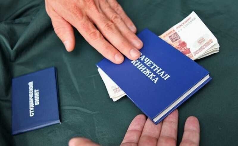 В Санкт-Петербурге около 30 студентов-медиков доставили в Следственный комитет из-за взяток преподавателям
