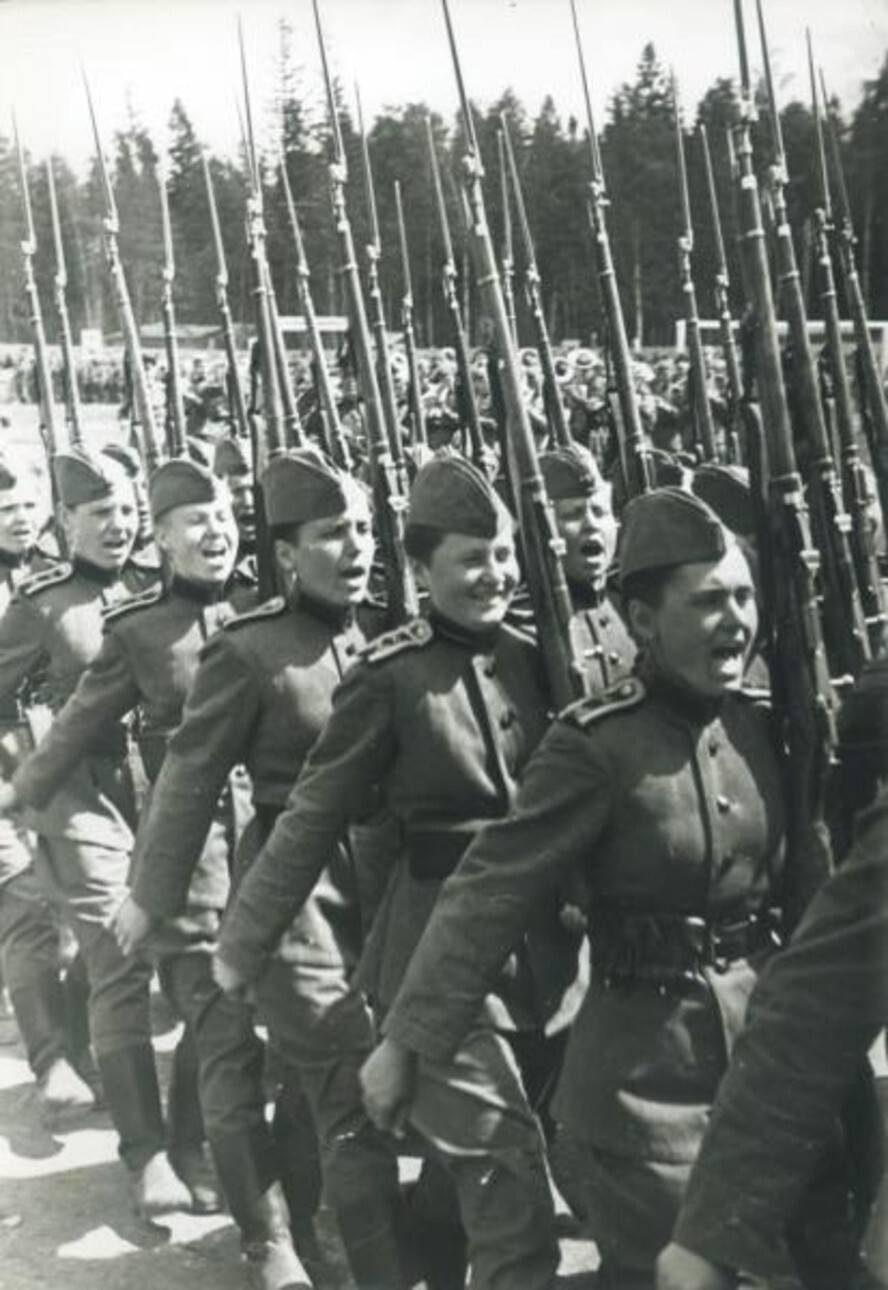 Курсантки. 1943–1945 годы. Автор: Иван Шагин.