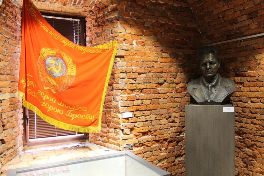 У стен Брестской крепости