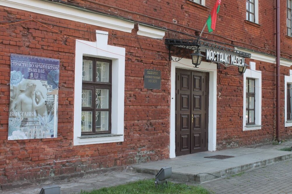 У стен Брестской крепости
