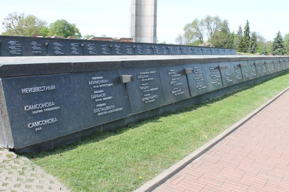 У стен Брестской крепости