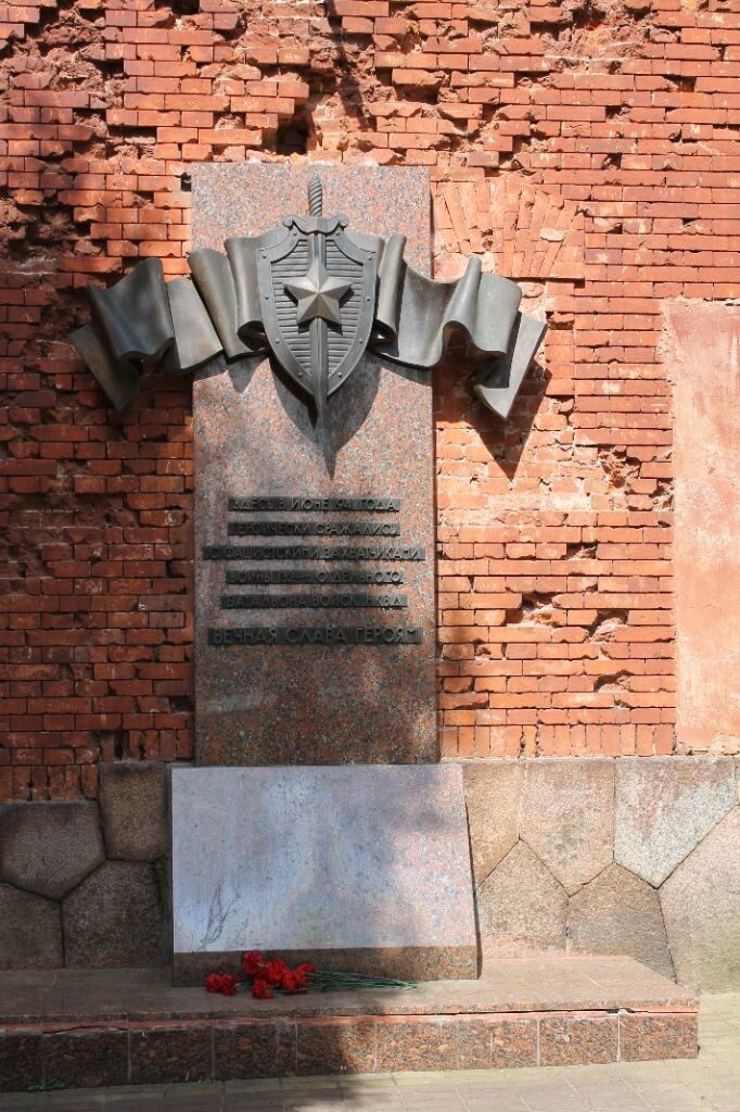 У стен Брестской крепости