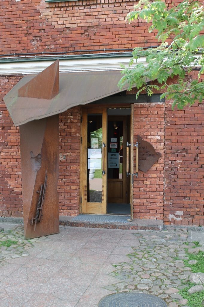 У стен Брестской крепости