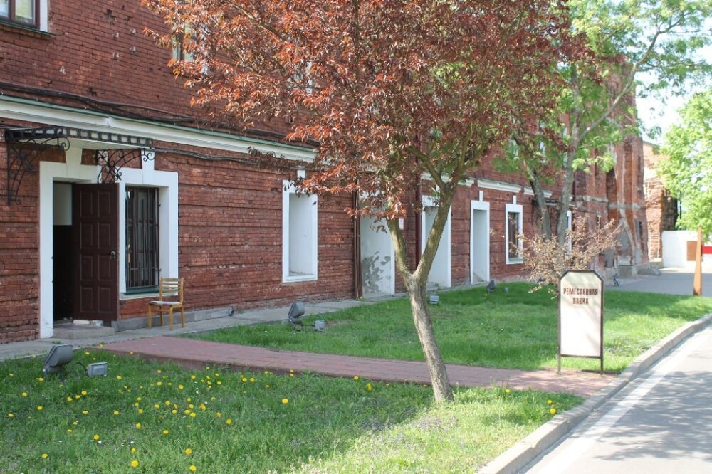 У стен Брестской крепости