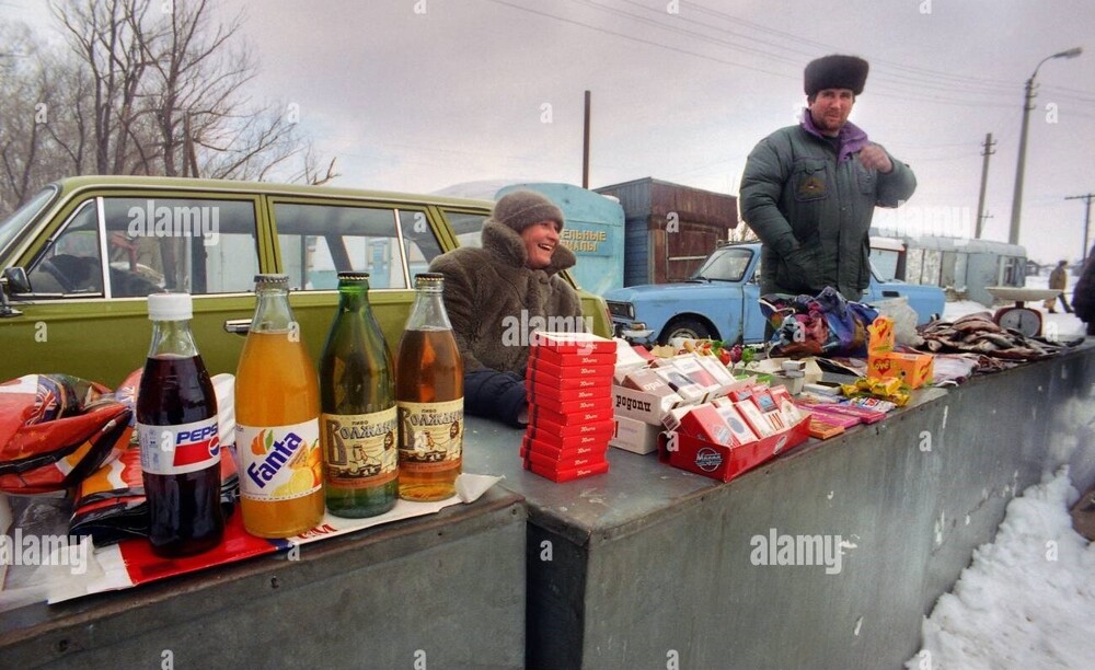 Уличная торговля в Волгограде, 1996 год.
