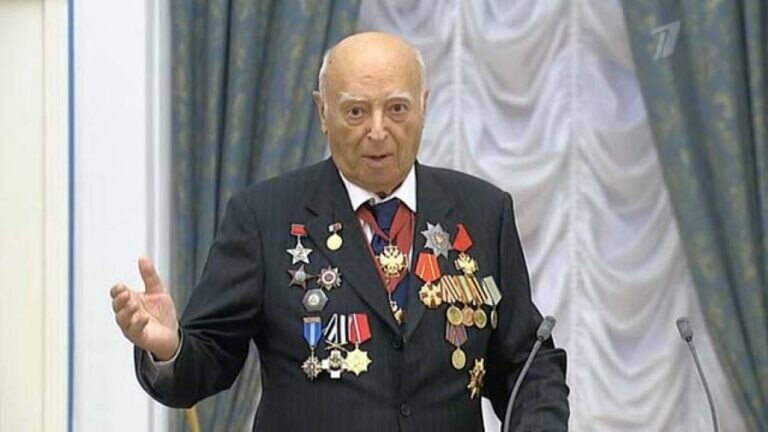 Владимир Этуш