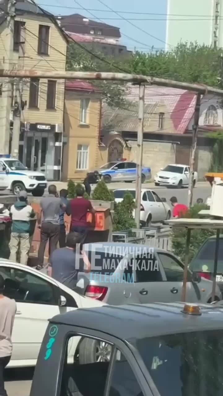 В Махачкале неизвестные напали на полицейских 
