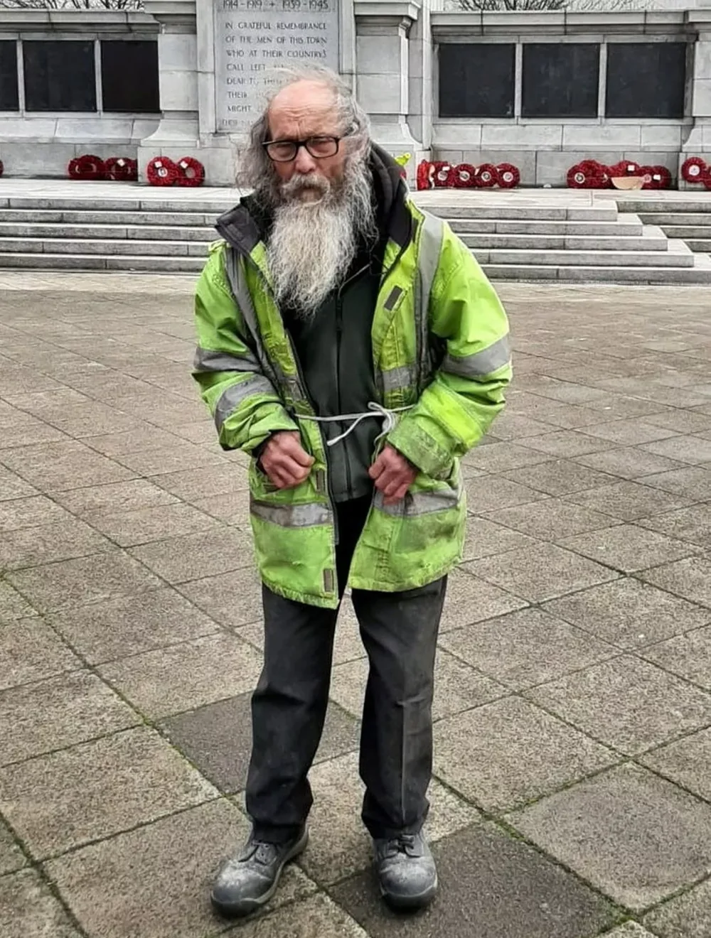 Дедушку приговорили к штрафу за любовь к птичкам и кормление голубей