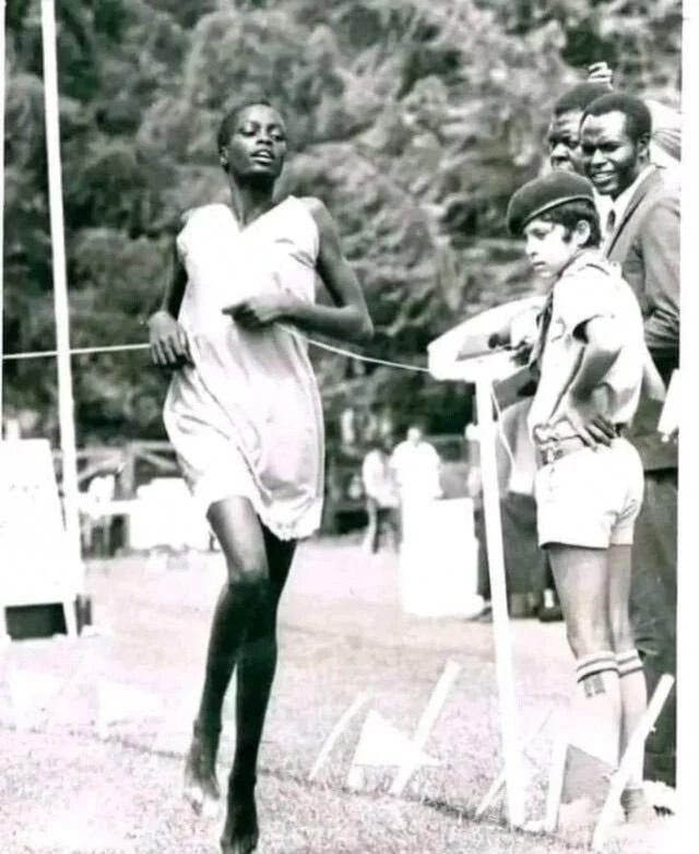 3.  Сабрина Чебичи – кенийская спортсменка, выигравшая марафон в 1973 году босиком и в платье