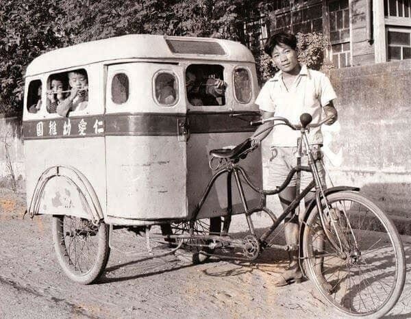15. Школьный "автобус" на улицах Тайваня, 1950-е годы