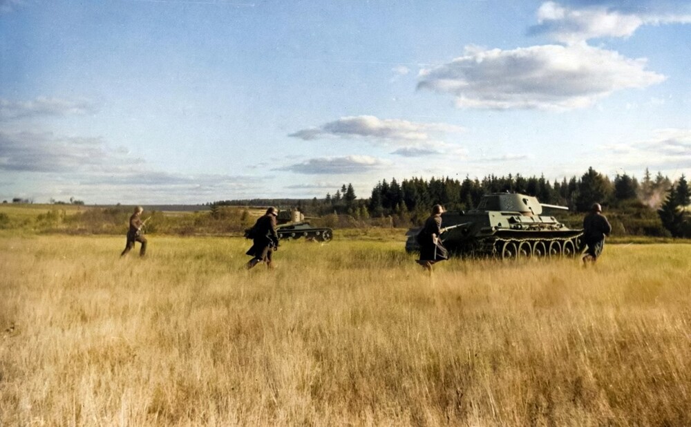 Фронт и тыл Великой Отечественной Войны на снимках. 20 раскрашенных фотографий. Часть V
