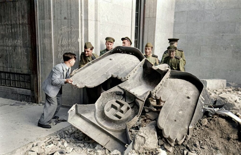 Фронт и тыл Великой Отечественной Войны на снимках. 20 раскрашенных фотографий. Часть V