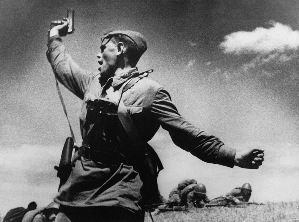 Комбат. 1942 год. Автор: Макс Альперт.