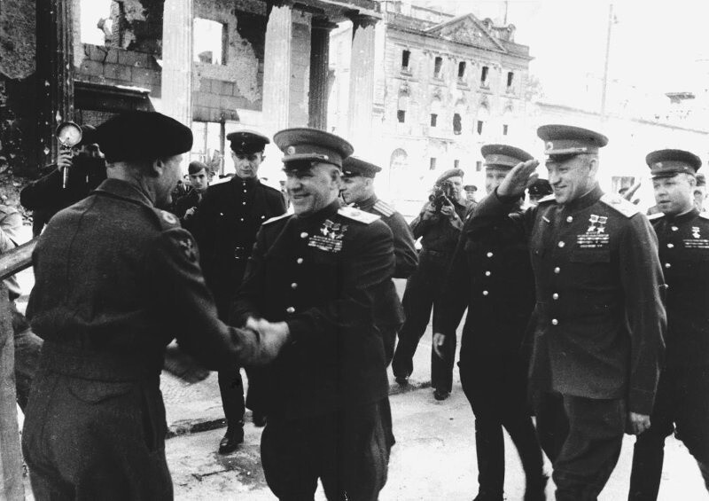 Союзники. 1945 год. Автор: Евгений Халдей. Берлин.