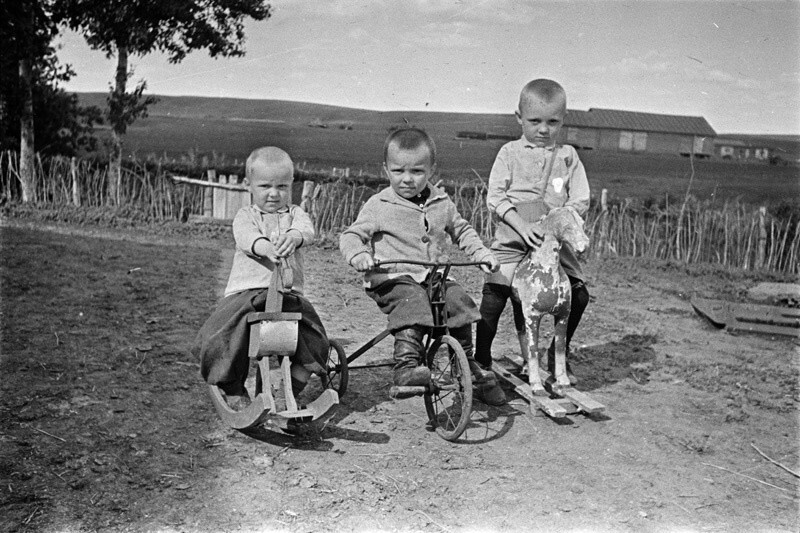 Дети. 1943 год. Автор: Аркадий Шайхет.