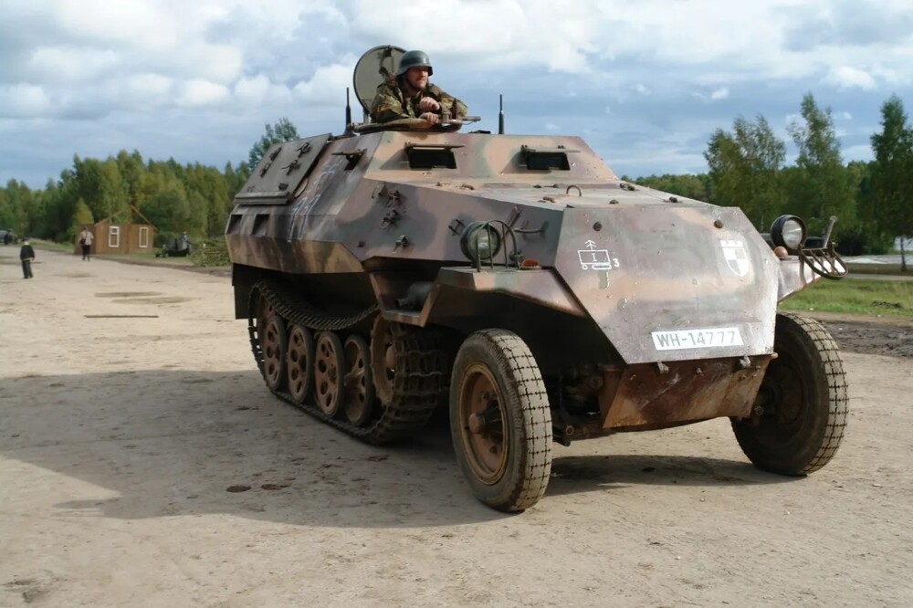 Бронетранспортер ОТ-810