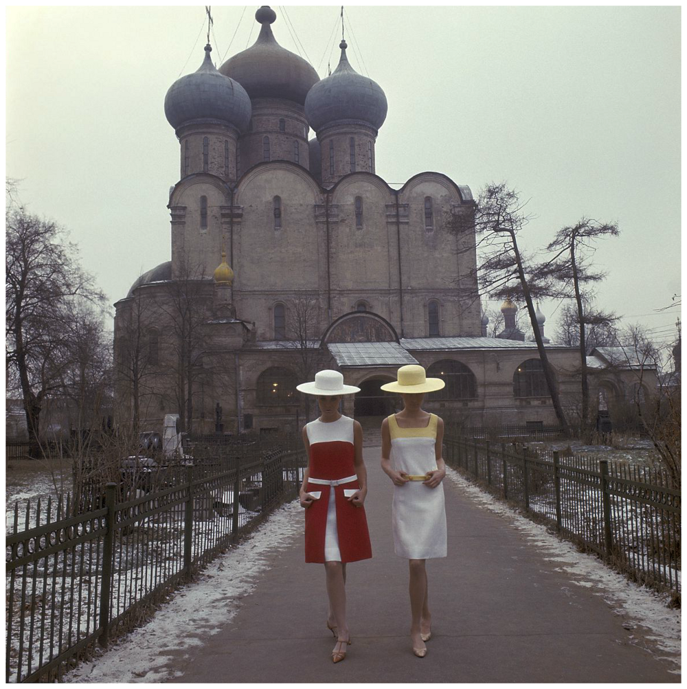 Остаёмся в Хамовниках. Необычная модная фотосессия на фоне Смоленского собора.