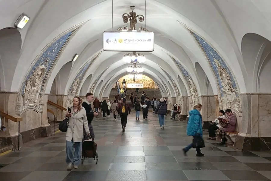 В столичном метро показали воссозданный барельеф со Сталиным