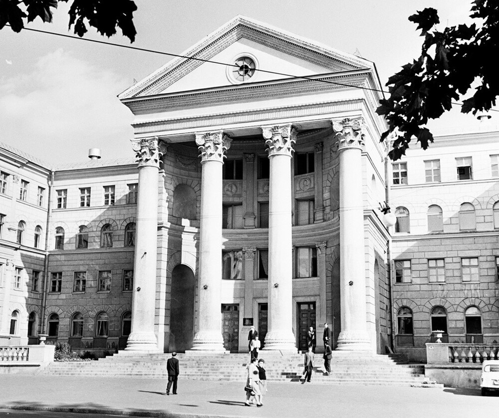 Белорусская государственная консерватория имени А. В. Луначарского. 1972 год Автор: Валентин Хухлаев.