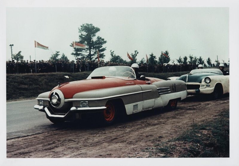 Чемпионат СССР по автомобильным гонкам. Минск. 7–8 сентября 1956 года. Автор: Сергей Васин.