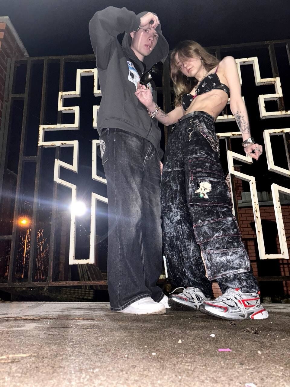 В Перми девушка устроила полуголую фотосессию на фоне православных крестов