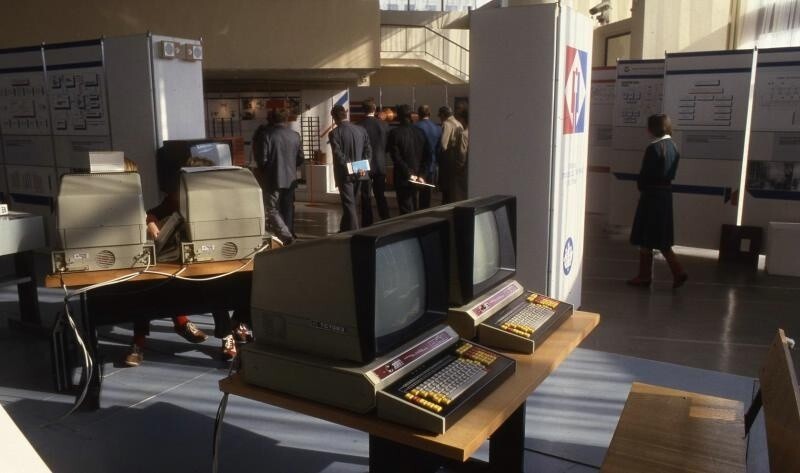 Выставка «Интенсификация – 90». Персональные компьютеры. 1985 год. Автор: Всеволод Тарасевич. Ленинград