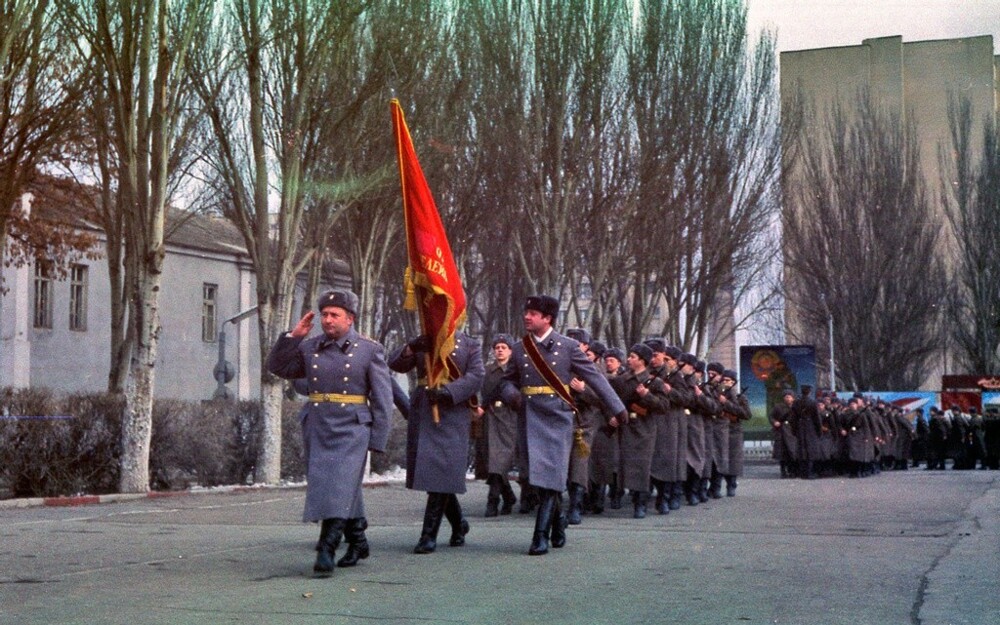 Парад на плацу. Учебная военная часть.