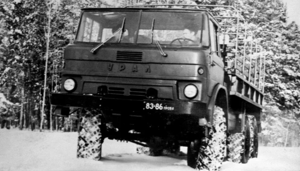 Опытный Урал-379А
