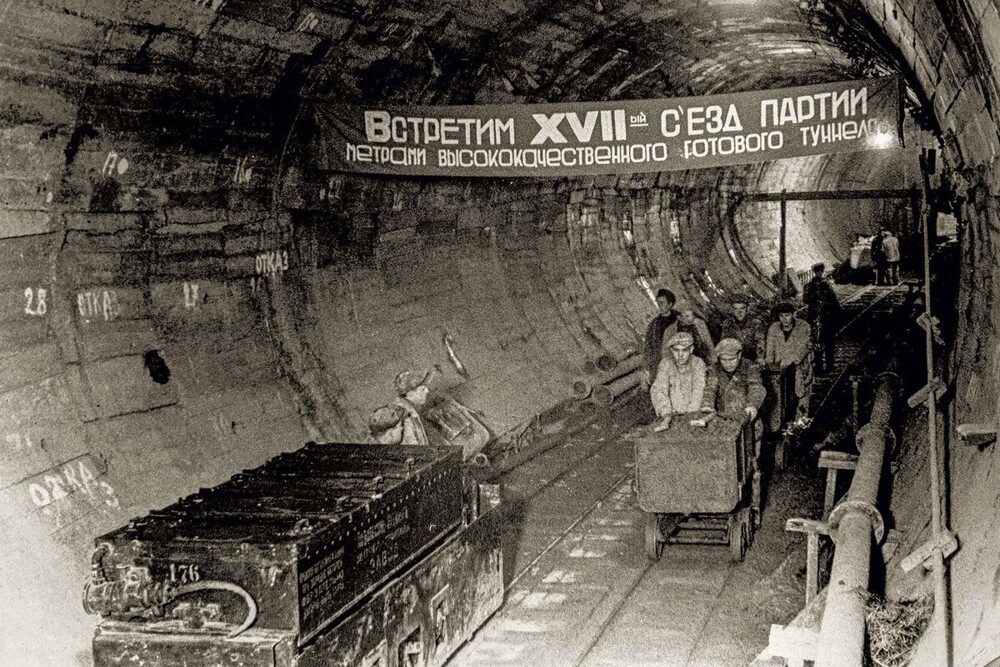 Каким был первый день работы московского метро? 8 интересных фактов и архивные фото строительства
