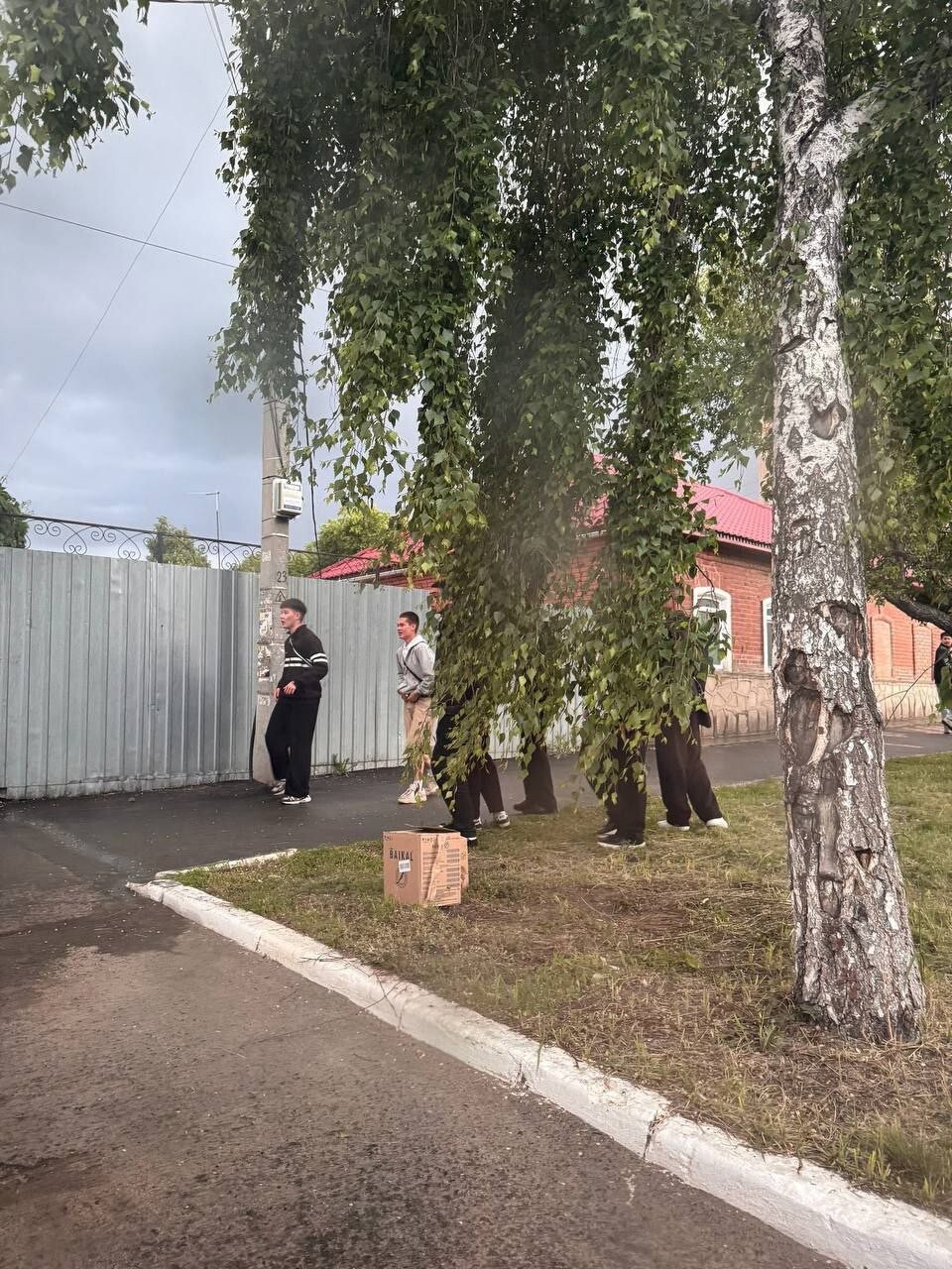 В Челябинской области пьяная толпа избила парня из-за длинных волос