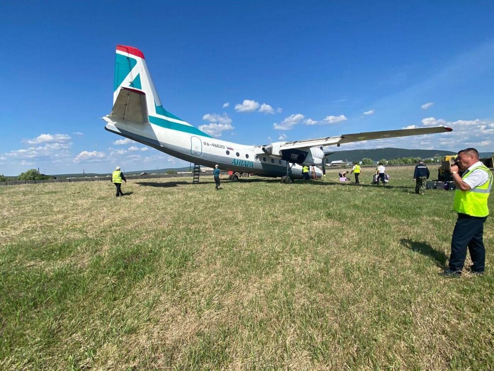 Жесткая посадка самолета Ан-24 в Иркутской области