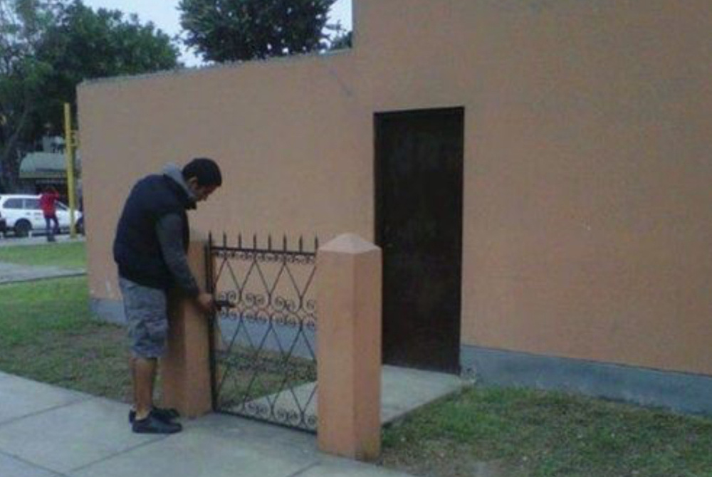 Ну а что, зато свой забор с калиткой есть