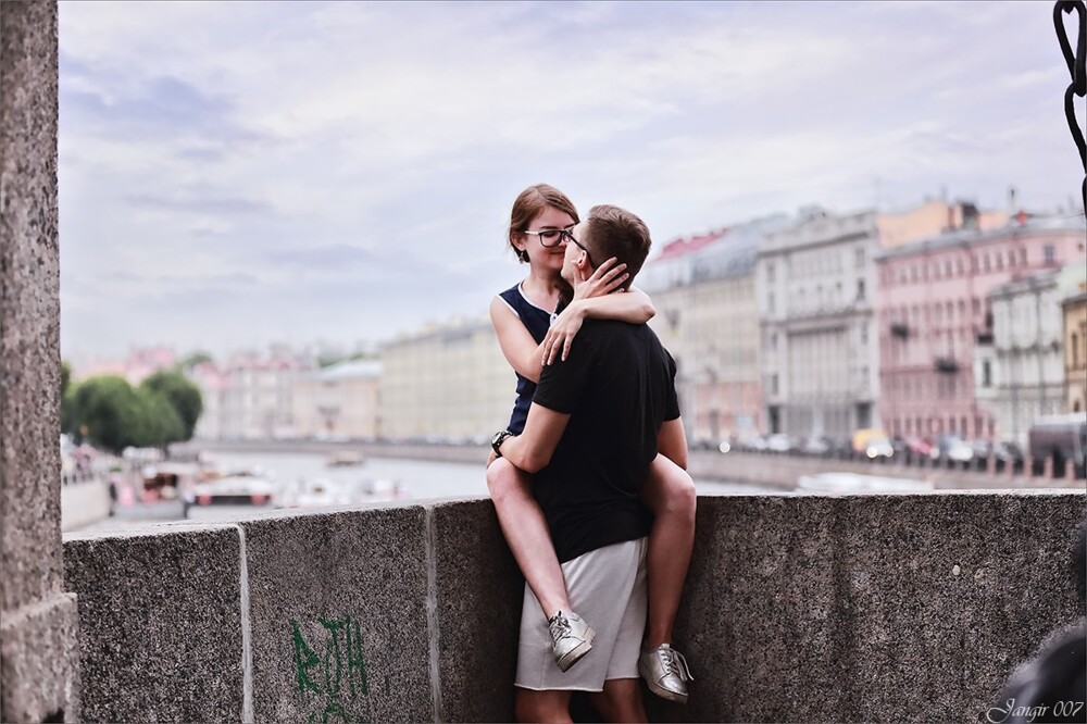 Обнимая нежно...